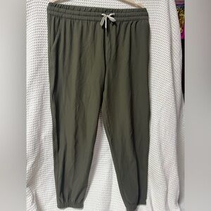Green women’s vuori sweatpants